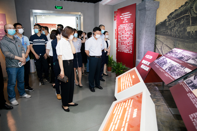 w66利来集团纪委组织赴王荷波纪念馆开展党风廉政教育1_副本.jpg